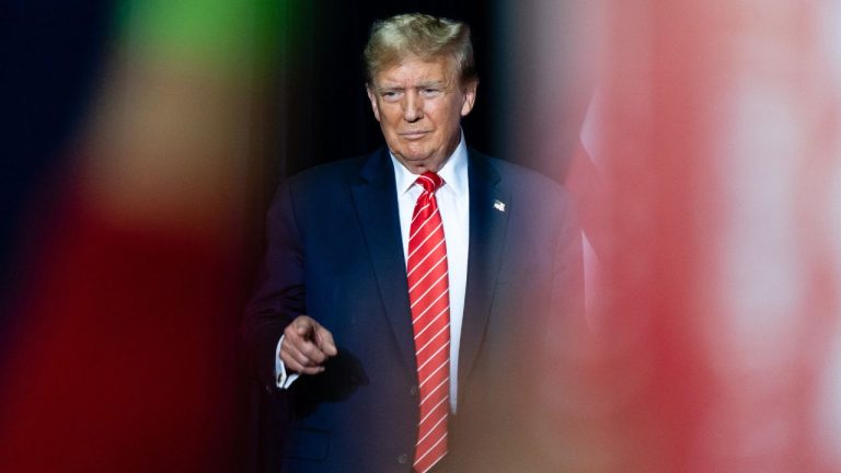 Trump irá a juicio el 15 de abril por caso Stormy Daniels