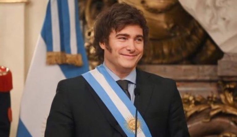 Milei despedirá a 70 mil empleados del gobierno argentino… pero serán 15 mil, por ahora