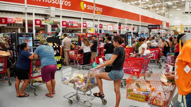 Compras de pánico en Yucatán y Quintana Roo ante la llegada de Beryl