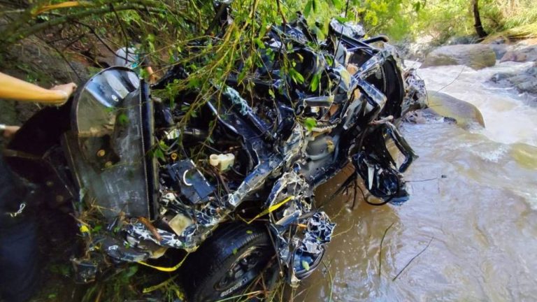 Mueren cuatro policías de Tepetlán arrastrados por la corriente de un río