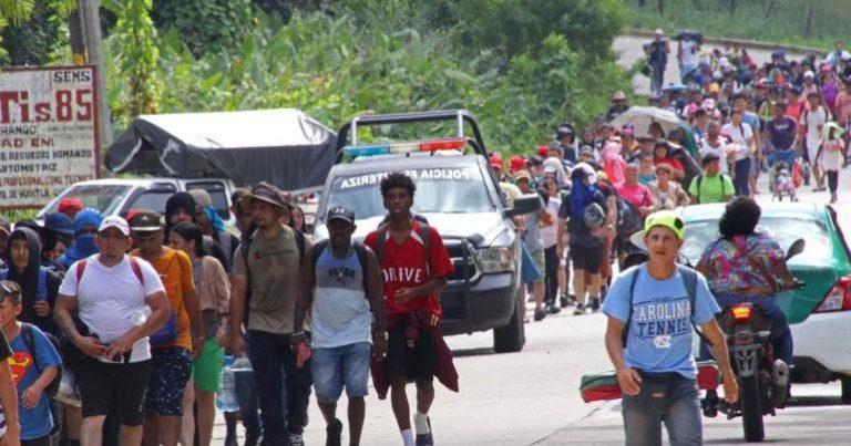 Crecen las caravanas migrantes en la frontera sur de México antes de Trump