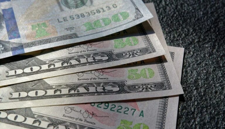 El Dólar se vende en 19.47 pesos en bancos de la CDMX