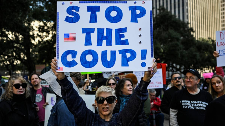 “No Kings Day”: Organizan más de mil protestas contra Trump en EE.UU. este 14 de junio