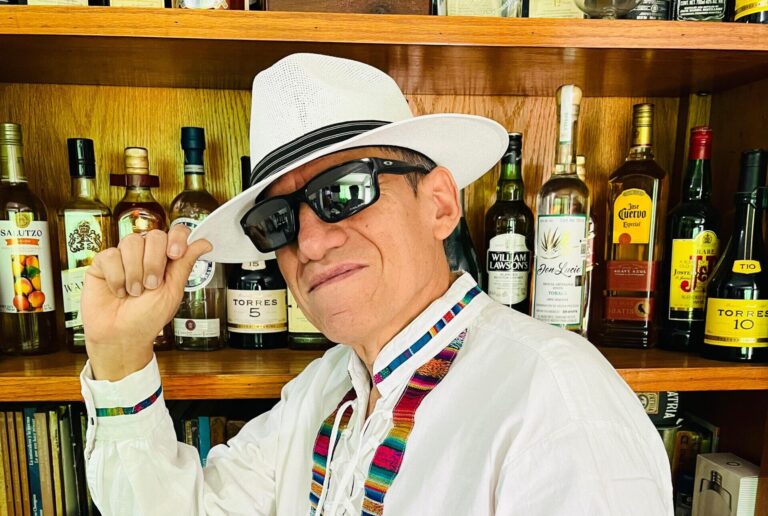 Juan Hernández y la vida que nunca fue inútil: el rock mexicano, el barrio y una autobiografía que arde