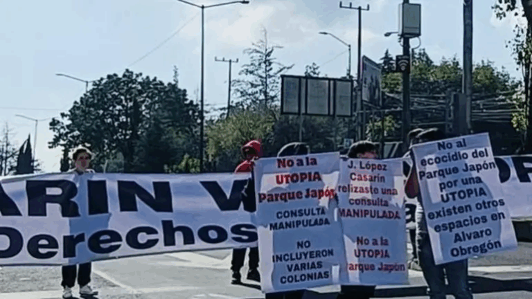 Bloquean vecinos vialidad para oponerse a Utopía en Parque ‘Las Águilas Japón’