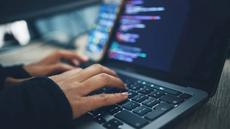 UE multa con 120 millones a X de Elon Musk por infringir la ley digital